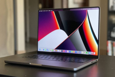 OLED ekranlı MacBook Air ertelendi!